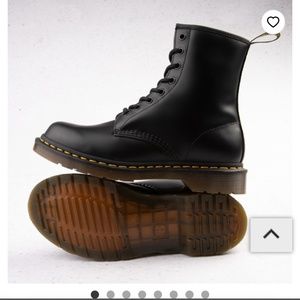 DOC MARTENS BRAND NEW NEVER WORN SIZE 9